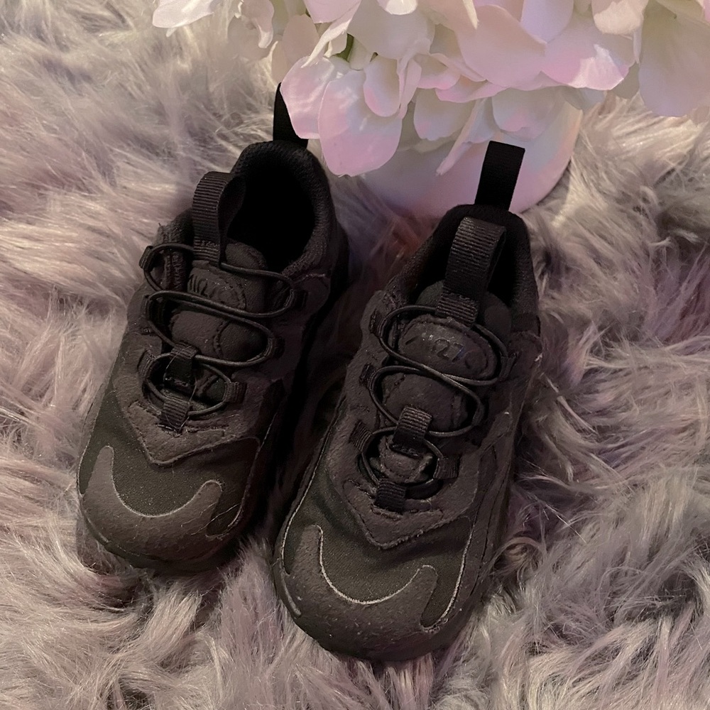 Nike size 6 Toddler sneakers